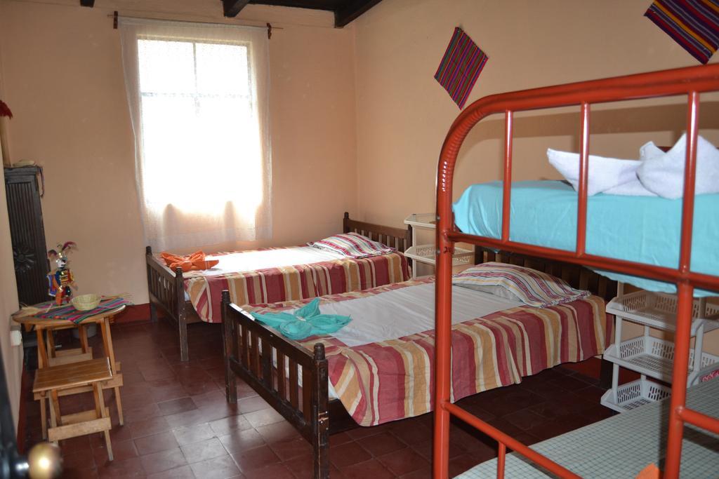 Hostal Morenos Antigua Extérieur photo