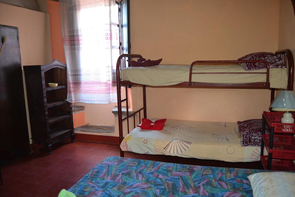 Hostal Morenos Antigua Extérieur photo