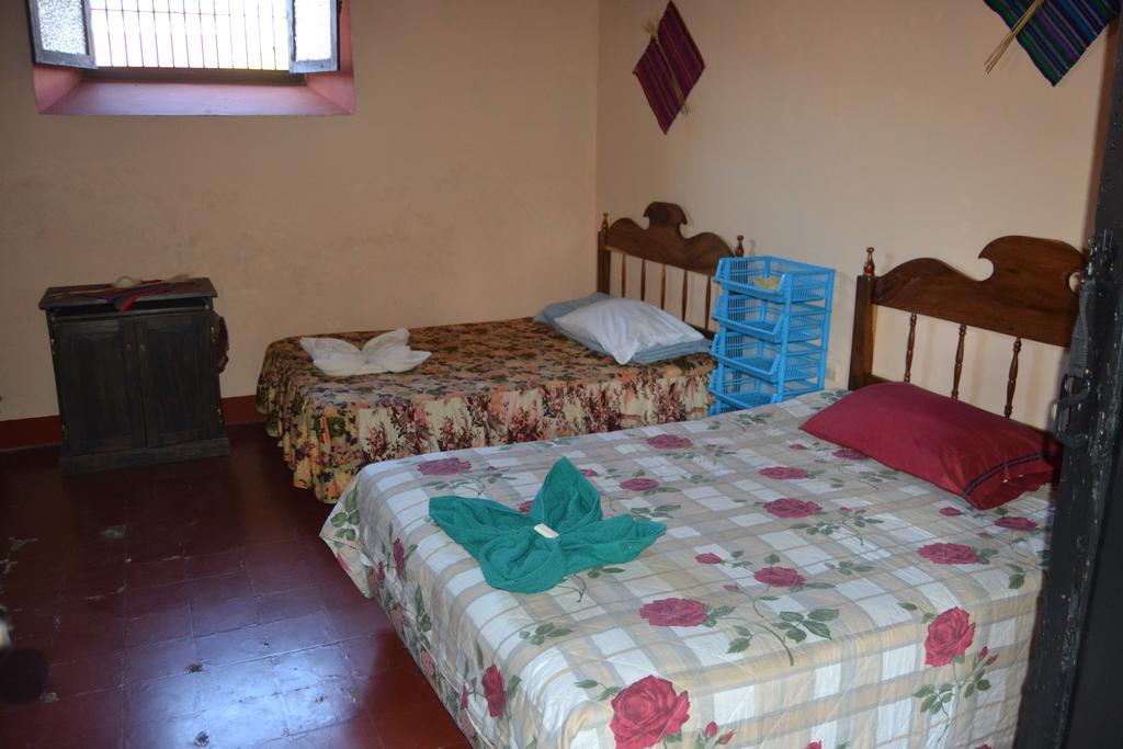 Hostal Morenos Antigua Extérieur photo